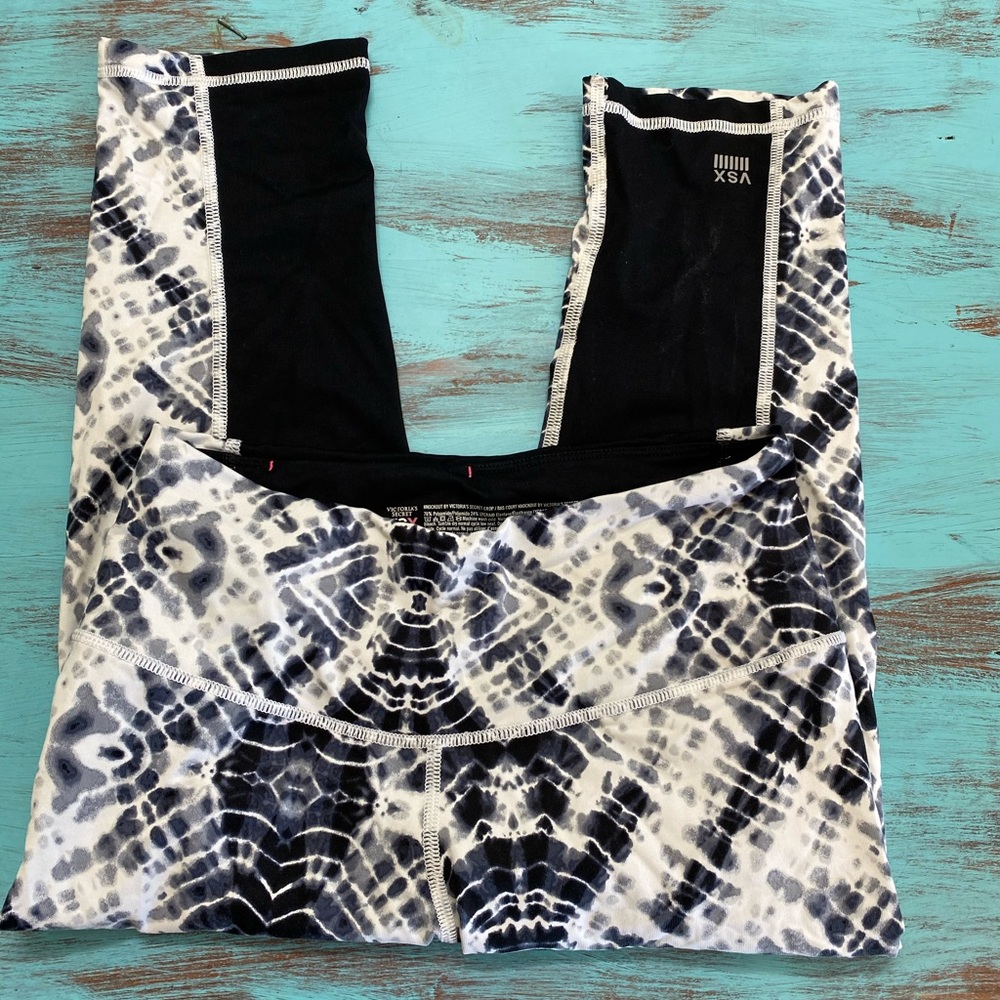 SOLD Victoria’s Secret capri leggings